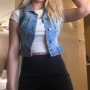 GUESS Cropped denim vest